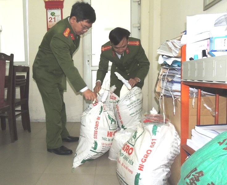 Kịp thời phát hiện, bắt giữ đối tượng vận chuyển tàng trữ 165kg bột ngọt giả