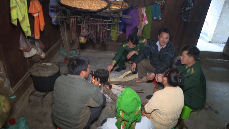 Phát huy vai trò già làng, trưởng bản trong bảo vệ đường biên cột mốc ​