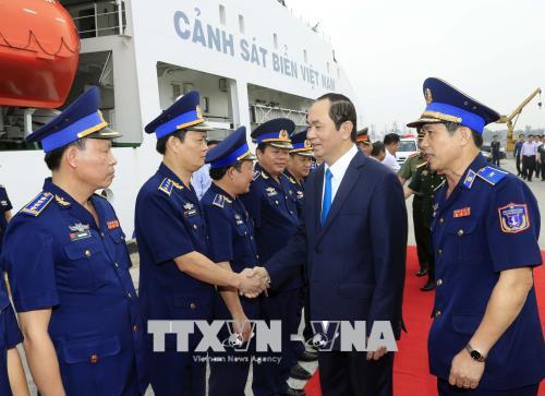Chủ tịch nước Trần Đại Quang thăm, chúc Tết cán bộ, chiến sĩ vùng Cảnh sát biển 3