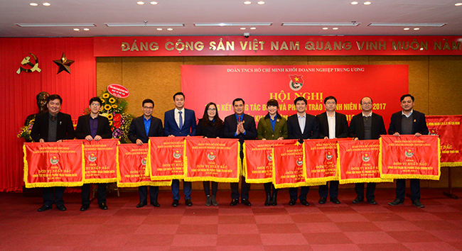 Đặt mục tiêu kết nạp hơn 2 000 đoàn viên Khối Doanh nghiệp Trung ương vào Đảng