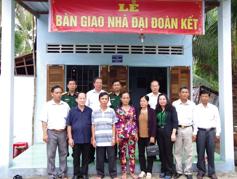 Sóc Trăng Bàn giao 5 căn nhà cho các gia đình chính sách