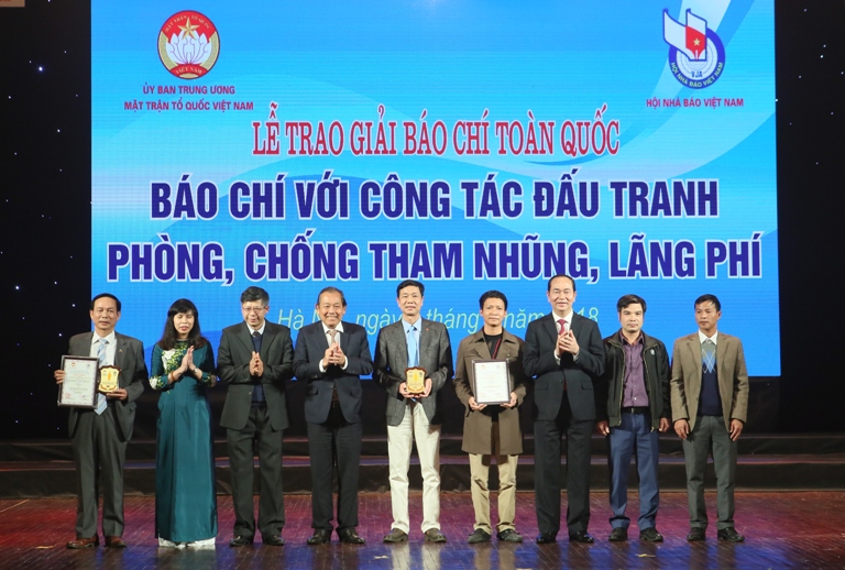 Trao 31 giải Báo chí với công tác đấu tranh phòng, chống tham nhũng, lãng phí