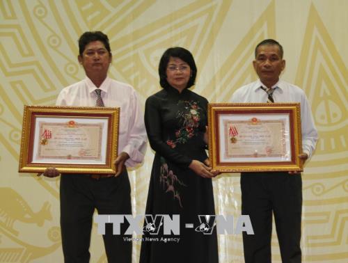 Phó Chủ tịch nước dự Lễ trao Huân chương Độc lập cho các gia đình liệt sĩ tại Tiền Giang