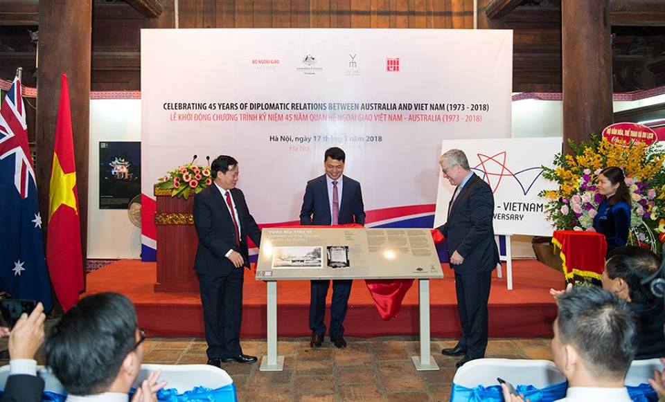 Australia tặng bảng giới thiệu thông tin di tích cho Di tích Văn Miếu Quốc Tử Giám