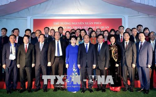 Thủ tướng Nguyễn Xuân Phúc gặp gỡ cán bộ, nhân viên Đại sứ quán Việt Nam tại Ấn Độ