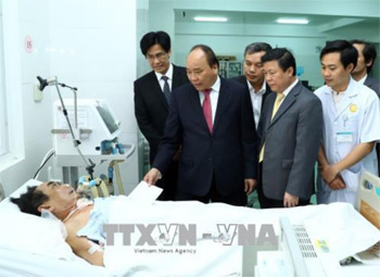 Thủ tướng thăm, kiểm tra công tác ứng trực Tết tại Bệnh viện C Đà Nẵng