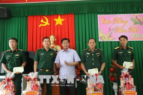 Quân-dân biên giới, hải đảo tưng bừng đón Tết