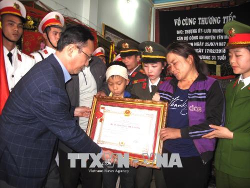 Truy tặng Huân chương Chiến công hạng Nhì cho Thượng úy Lưu Minh Thức hy sinh trong khi làm nhiệm vụ