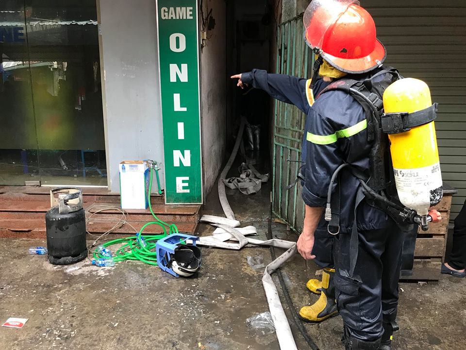 Dập tắt vụ cháy tại phố Y Miếu, Hà Nội