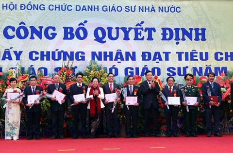 Hơn 1 200 ứng viên đạt tiêu chuẩn chức danh Giáo sư, Phó Giáo sư năm 2017