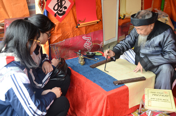 Xin chữ, cho chữ xưa và nay