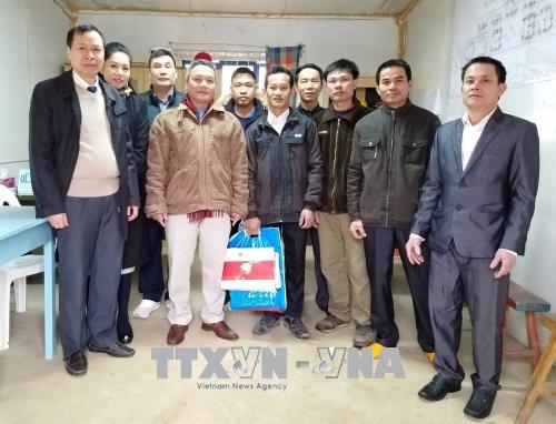 Đại sứ Phạm Quốc Trụ thăm và chúc Tết công nhân Việt Nam tại Algeria