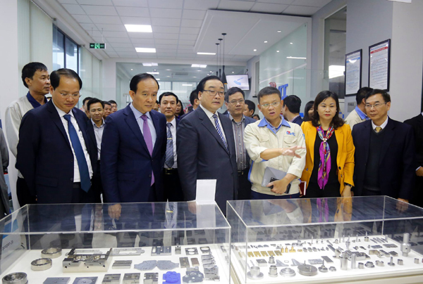 Bí thư Thành ủy Hà Nội thăm và làm việc với doanh nghiệp nhân dịp đầu năm