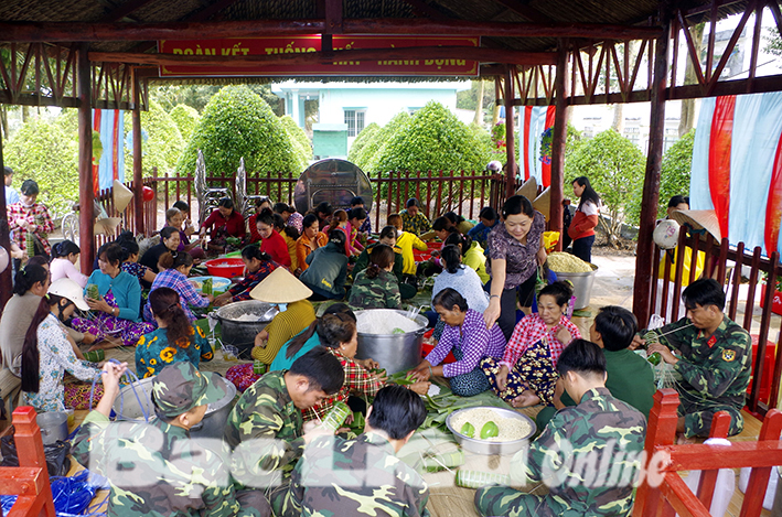 Gói 1 000 đòn bánh tét tặng dân nghèo