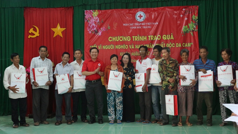 Sóc Trăng Tặng 5 325 phần quà nhân dịp Tết Mậu Tuất 2018
