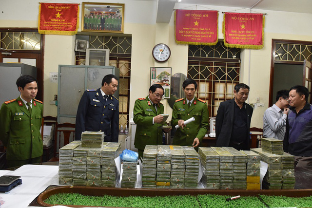 Triệt phá đường dây mua bán, vận chuyển 288 bánh heroin
