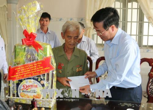 Đồng chí Võ Văn Thưởng thăm, chúc Tết tại Bộ Tư lệnh Vùng 2 Hải quân và tỉnh Đồng Nai