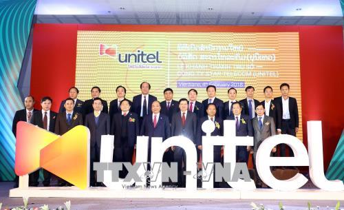 Thủ tướng Nguyễn Xuân Phúc và Thủ tướng Lào tới thăm Hãng viễn thông Start Telecom