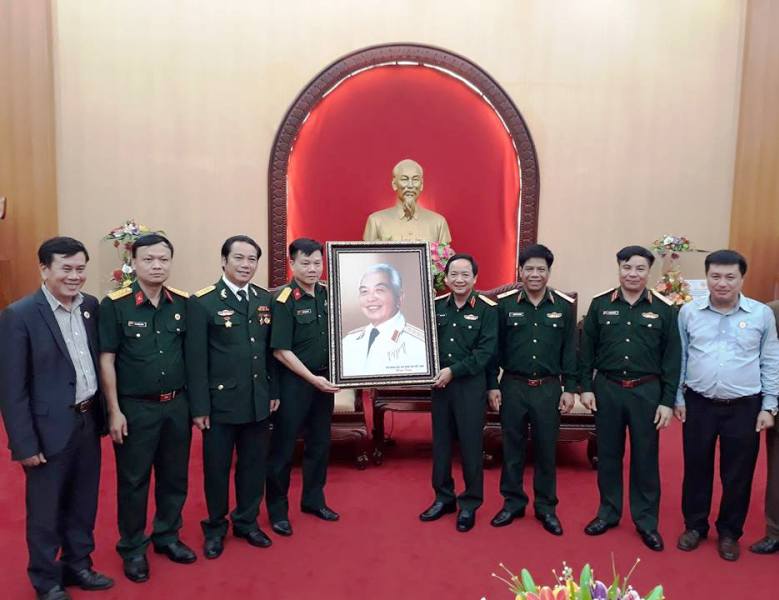 Hội Cựu chiến binh Cụm số 3 thăm, tặng nhà “Nghĩa tình đồng đội” tại Quân khu 2