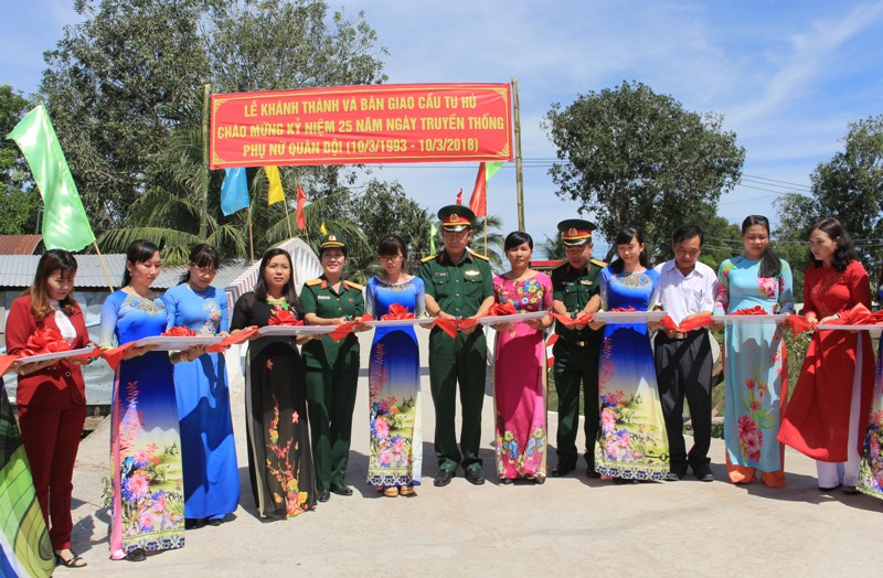 Chương trình giao lưu phụ nữ lực lượng vũ trang 12 tỉnh, thành phố ​