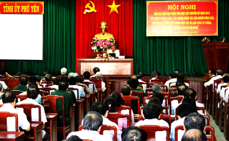 Xây dựng phong cách, tác phong công tác của người đứng đầu, của cán bộ, đảng viên