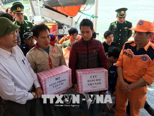 Cứu hộ thành công 7 ngư dân cùng tàu cá bị nạn trên vùng biển Nghệ An