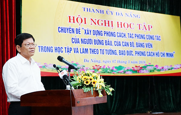 Xây dựng phong cách, tác phong công tác của người đứng đầu
