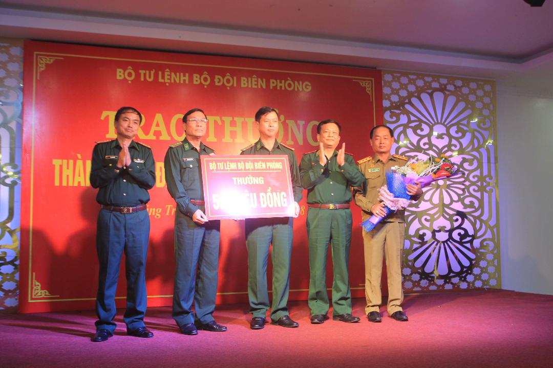 Khen thưởng Ban chuyên án triệt phá đường dây ma túy lớn nhất tại Quảng Trị