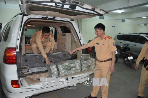 Bắt quả tang hai đối tượng vận chuyển trái phép 100 bánh heroin