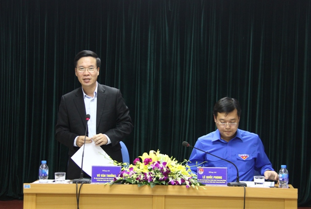 Cần kết hợp giáo dục lý luận với phong trào thực tiễn