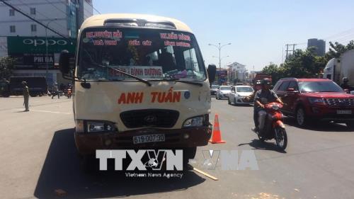 Bình Dương Tạm giam lái xe khách đâm hàng loạt xe đang chờ đèn đỏ