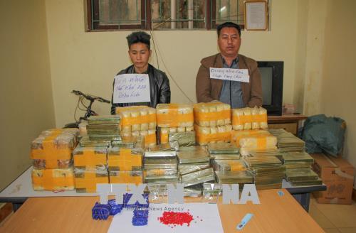 Bắt 3 đối tượng, thu giữ 135 bánh heroin và 500 nghìn viên ma túy tổng hợp