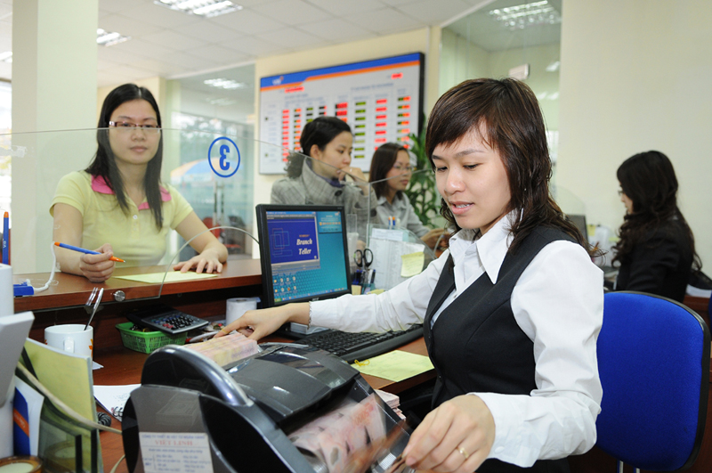 Lãi suất giao dịch bình quân liên ngân hàng bằng VND giảm ở hầu hết kỳ hạn