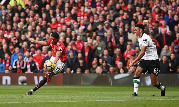 Thắng thuyết phục Liverpool trên sân nhà, M U giữ vững vị trí nhì bảng