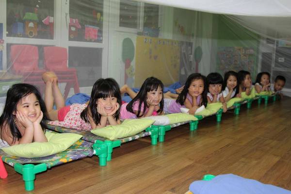 Lớp mầm non tư thục có thể trông không quá 70 trẻ