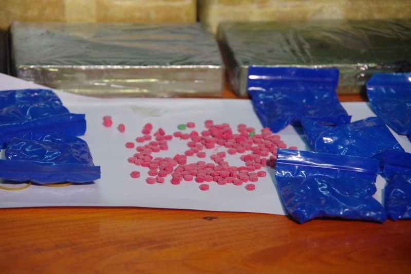 Bắt vụ vận chuyển 18 000 viên ma túy tổng hợp và 02 bánh heroin