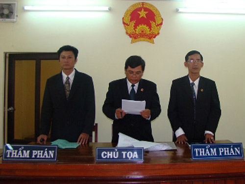 Thẩm phán không được nhận quà biếu trong quá trình thực hiện nhiệm vụ