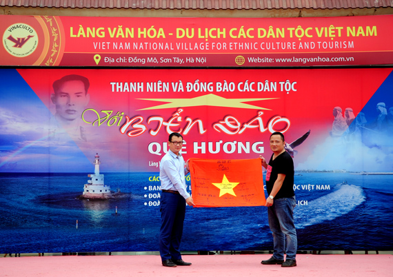 Tự hào “Mãi mãi tình yêu biển đảo”