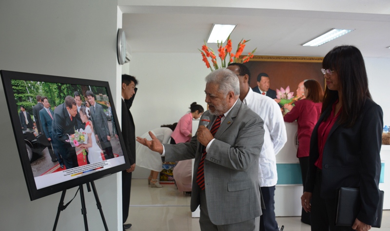 Triển lãm ảnh “Hugo Chavez và Việt Nam”