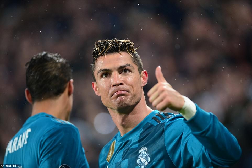 Ronaldo rực sáng, Real Madrid kéo sập Allianz
