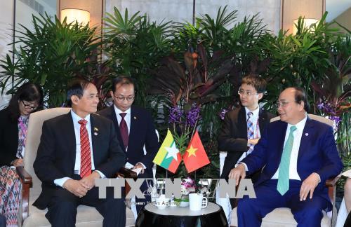 ​ Thủ tướng Nguyễn Xuân Phúc tiếp xúc song phương bên lề Hội nghị Cấp cao ASEAN 32