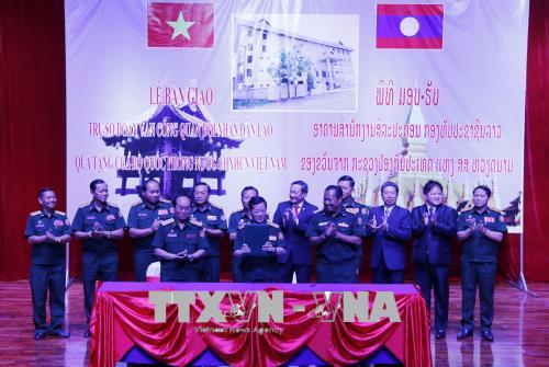 Bàn giao Tòa nhà trụ sở Đoàn Văn công quân đội Lào