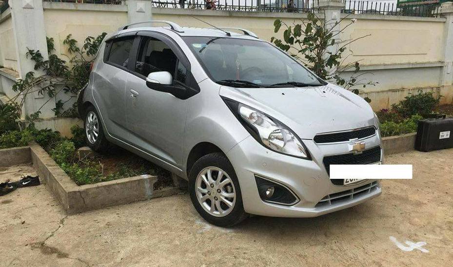 Nghiêm cấm chạy xe, dừng đỗ trái phép trong giờ học tại các khu vực sân trường
