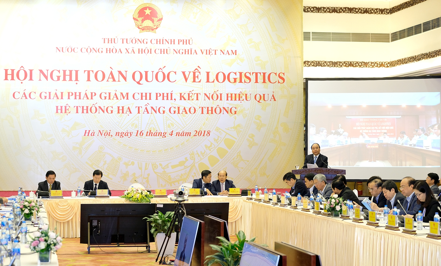 Thủ tướng Nâng cao năng lực cạnh tranh và phát triển dịch vụ logistics