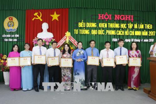 Tỉnh Vĩnh Long tuyên dương các điển hình tiên tiến trong học tập và làm theo gương Bác