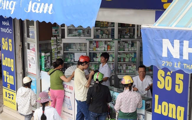 Tiếp tục đấu thầu thuốc tập trung, thí điểm đấu thầu vật tư y tế