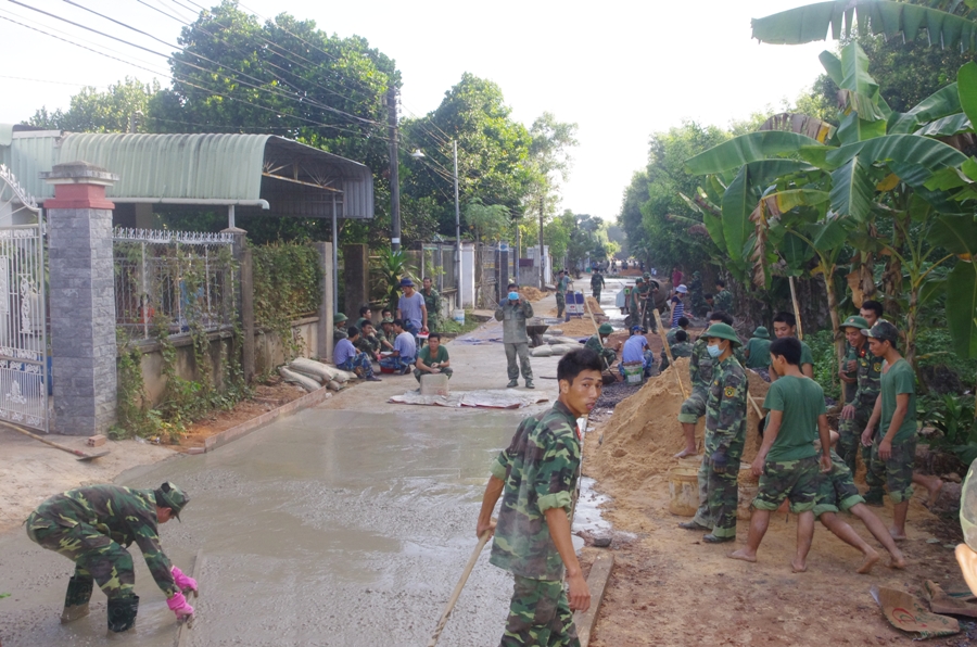 Phong trào “Quân đội chung sức xây dựng nông thôn mới” ở Trường Hạ sĩ quan xe tăng 1