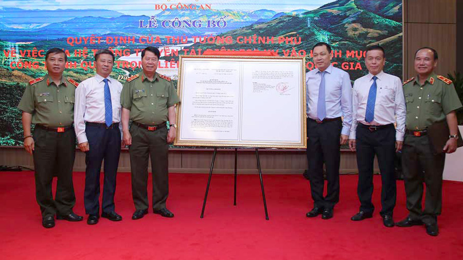 Hệ thống truyền tải điện 500 kV là công trình quan trọng liên quan đến an ninh quốc gia