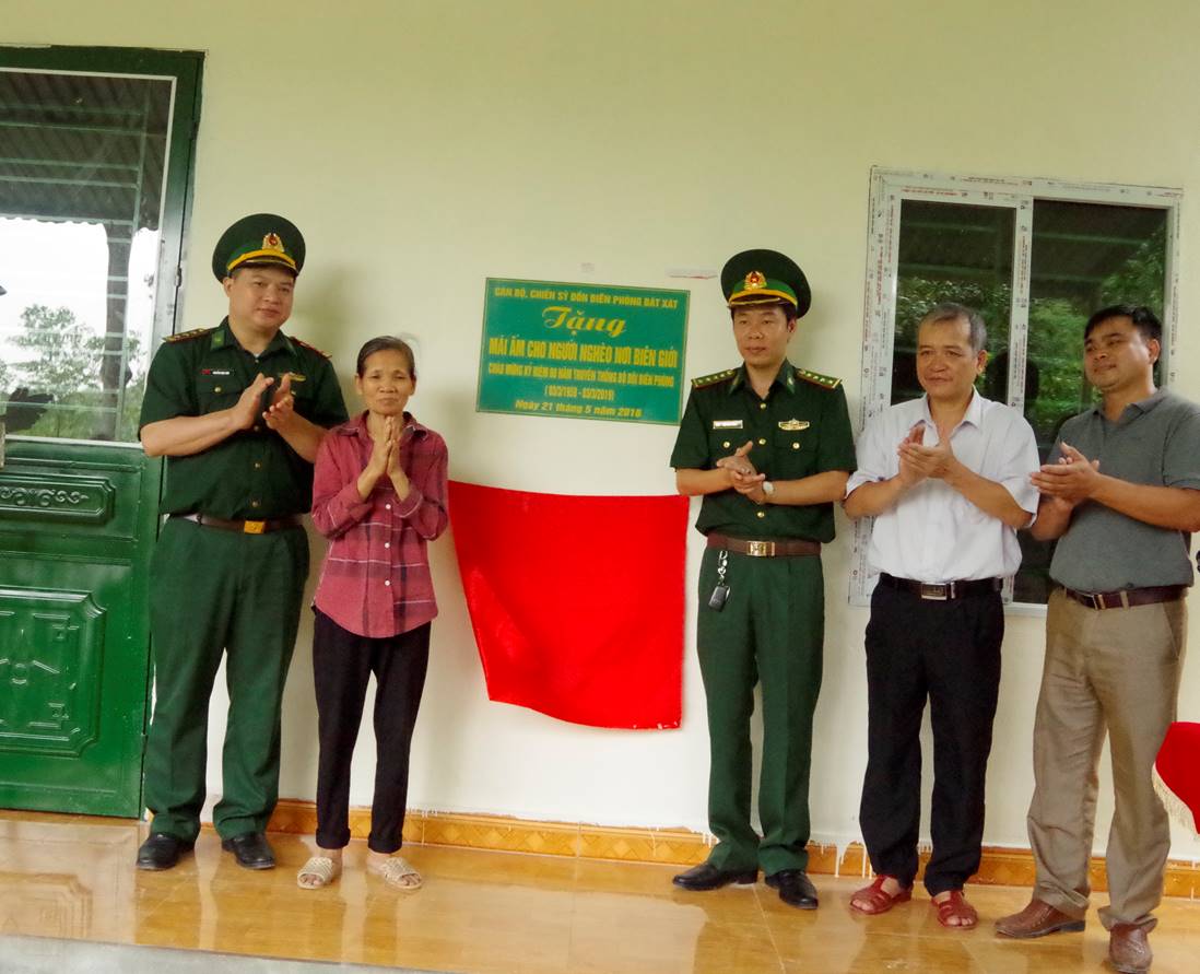 Đồn Biên phòng Bát Xát Lào Cai tặng nhà cho hộ nghèo biên giới