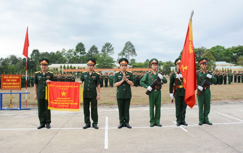 Kết quả bước đầu trong thực hiện Chỉ thị 05-CT TW ở Trường Hạ sĩ quan xe tăng 1